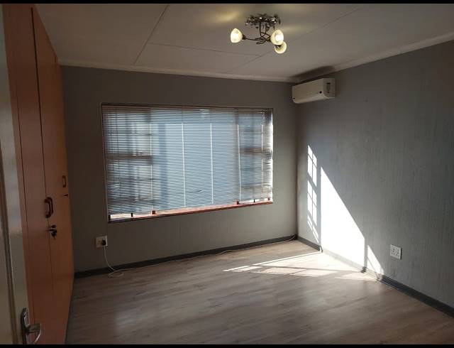 3 BEDROOM APARTMENT FOR SALE IN VAALPARK